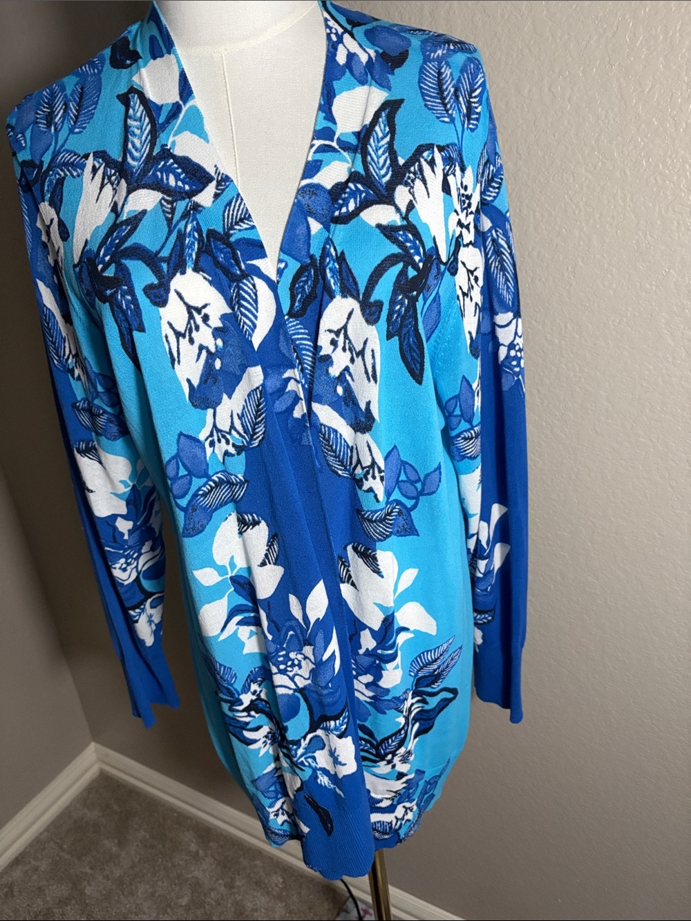 Chico's Blue & White Floral V-Neck Cardigan